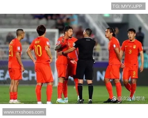 塞纳与雷的对决谁能胜出揭开足球战术与技巧的较量